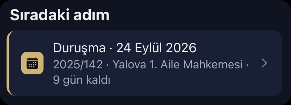 Uygulamadaki Sıradaki adım kartı: 24 Eylül 2026 tarihli duruşma, dosya numarası ve kalan gün sayısı (örnek veri)